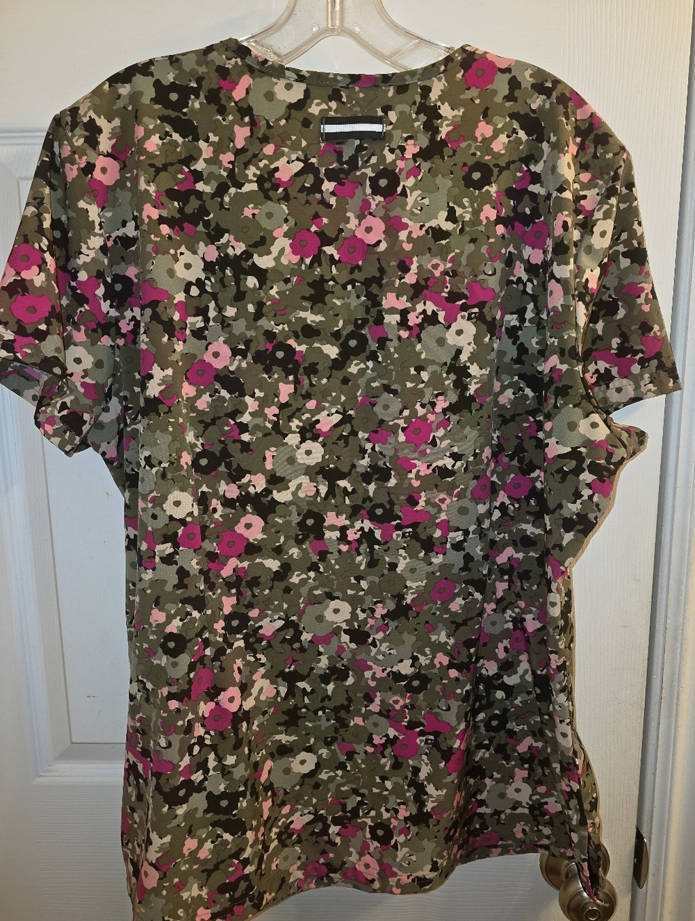 Women's Koi V-Neck Scrub Top - Olive & Pink Floral Camo - Picture 2 of 4